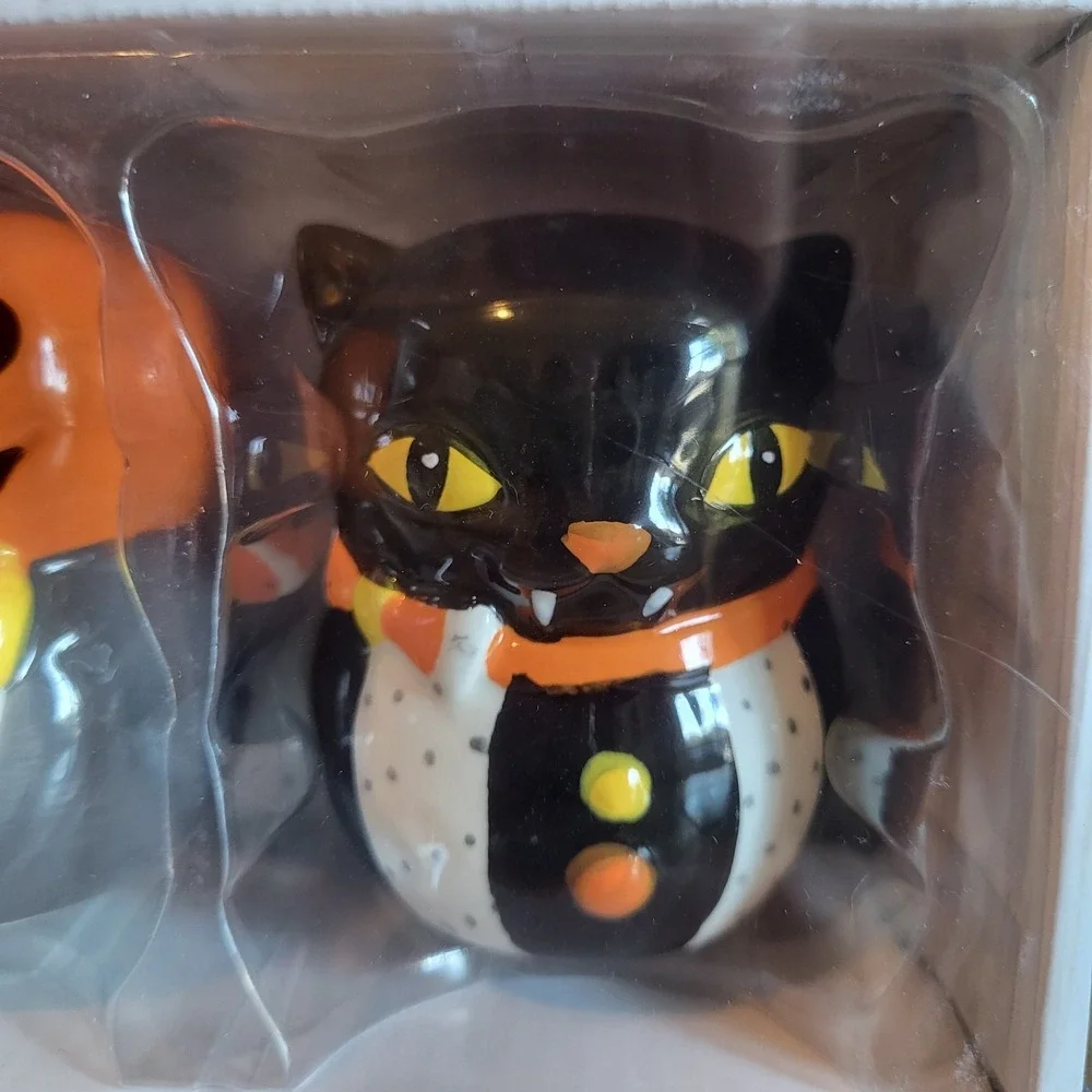 Jack O' Lantern Lane Halloween Pumpkin Black Cat Salt Pepper Shakers NEW